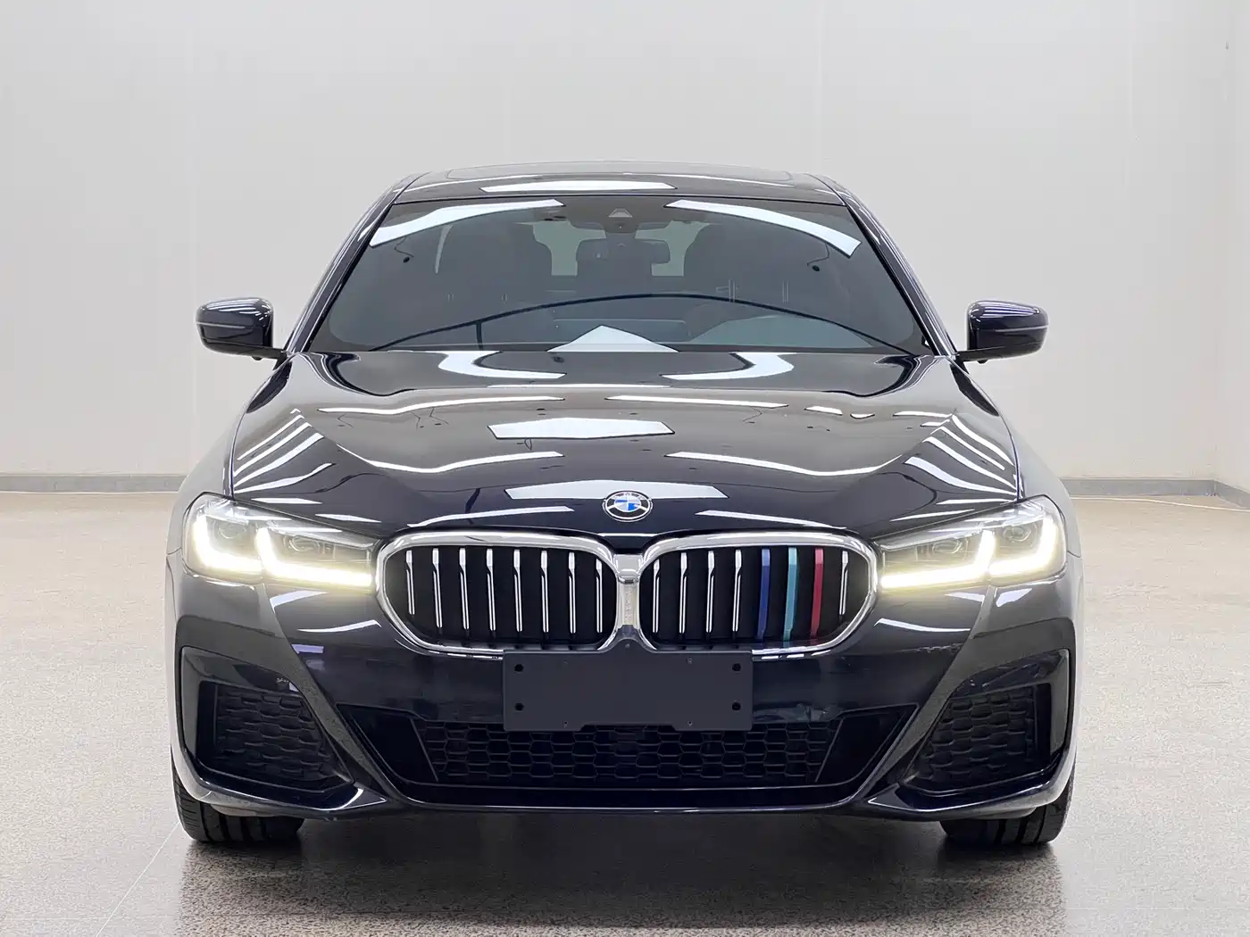BMW 5 Series 2022 Facelift 530Li Leading M Sport Package фото 2