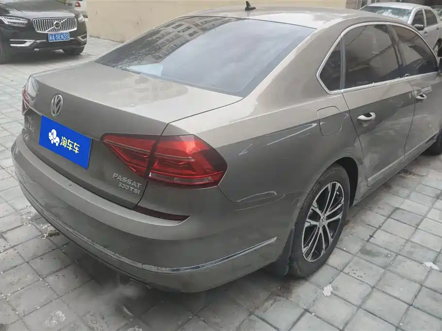 Volkswagen Passat 2016 330TSI DSG Honor Edition фото 3
