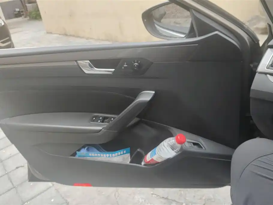 Volkswagen Passat 2016 330TSI DSG Honor Edition фото 7