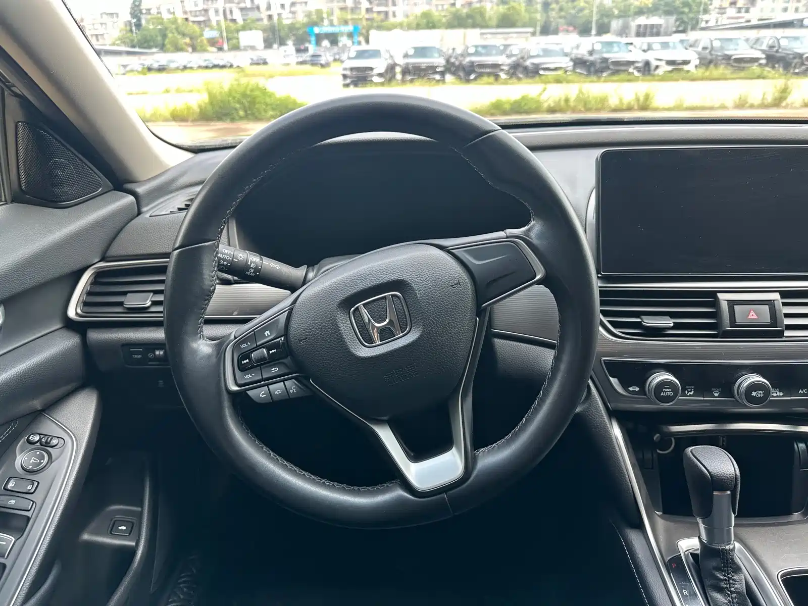 Photo 10 - Honda Accord