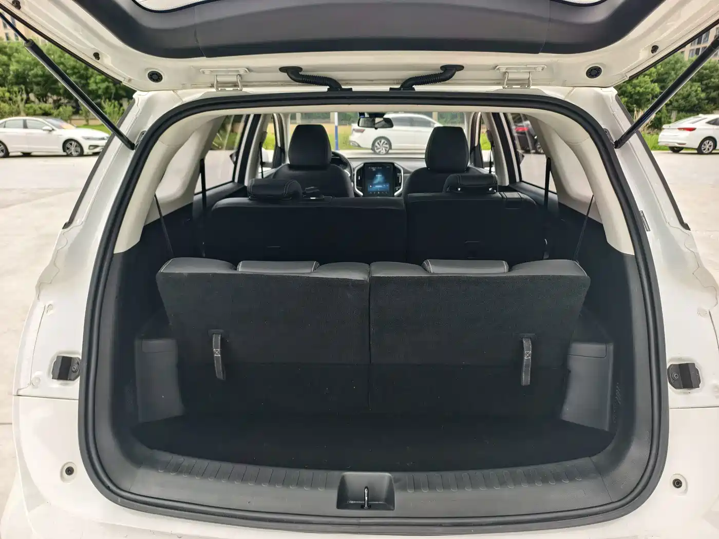 Baojun 530 2021 2021 Global Anniversary Edition 1.5T CVT Luxury 7-seater