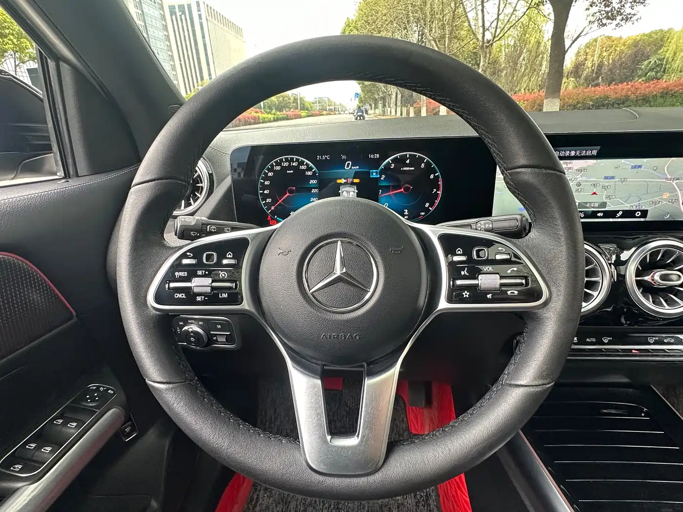 MERCEDES-BENZ GLA