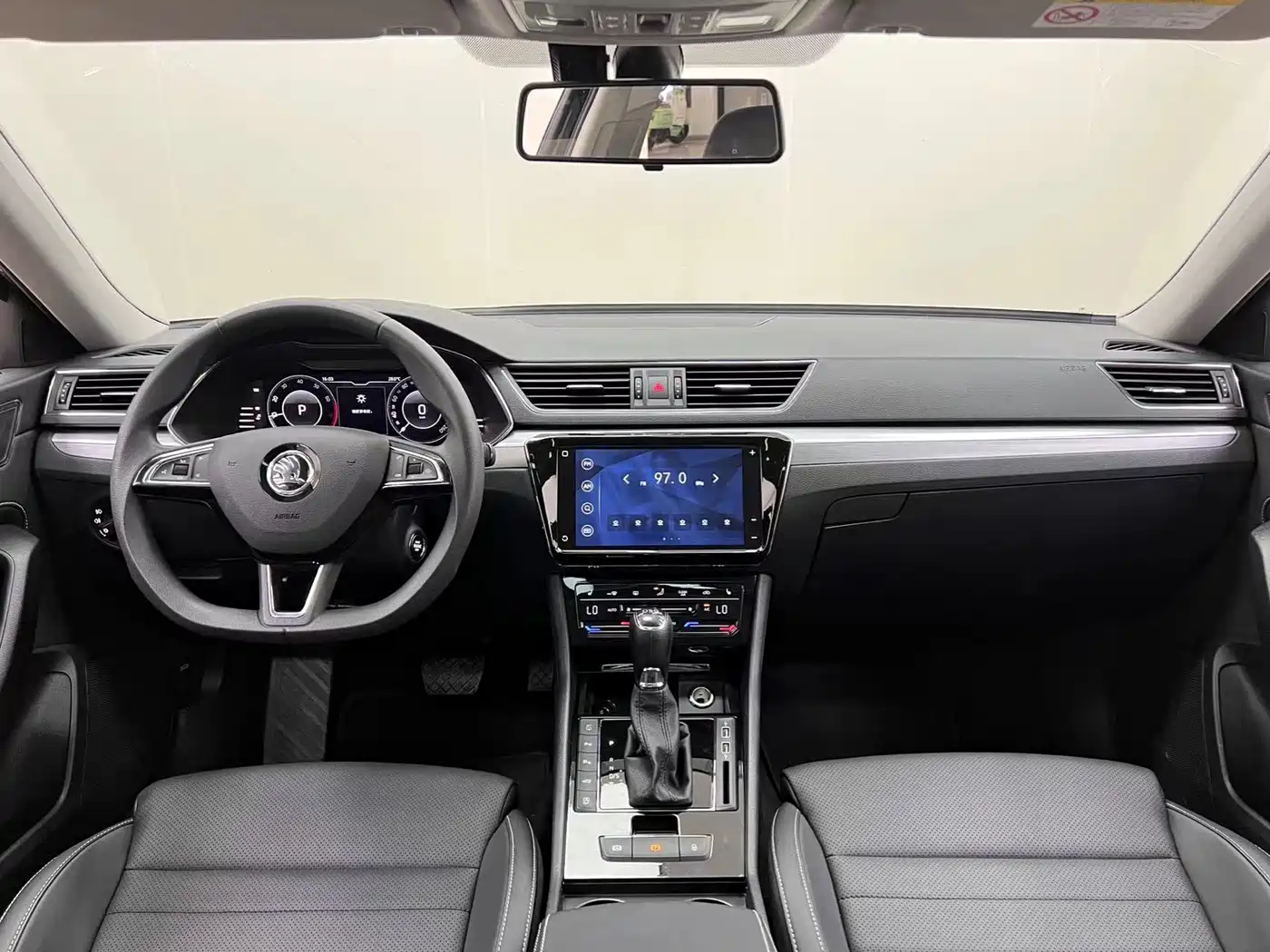 Škoda Superb 2025 Model TSI280 DSG Premium Edition фото 17