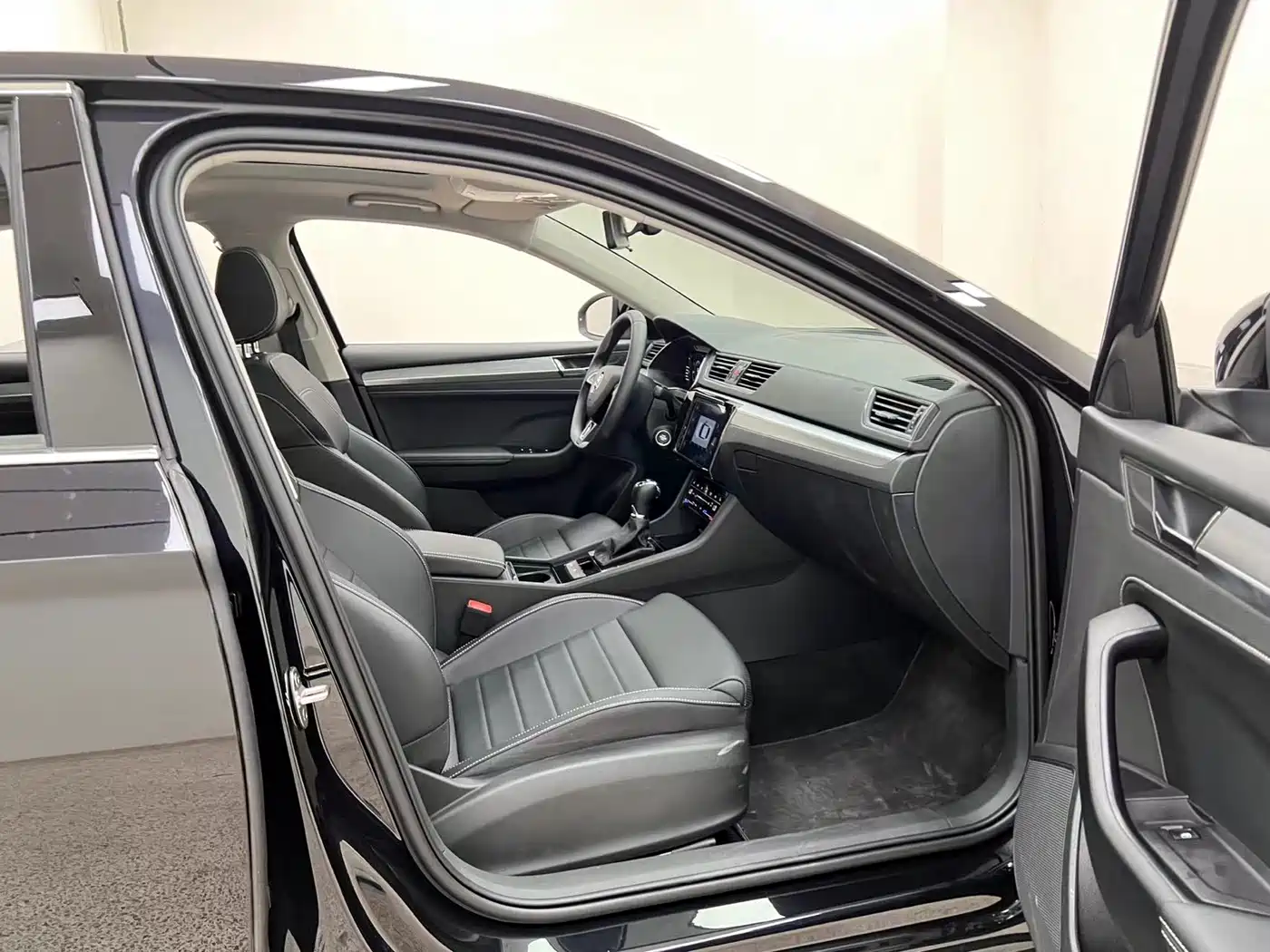 Škoda Superb 2025 Model TSI280 DSG Premium Edition фото 26