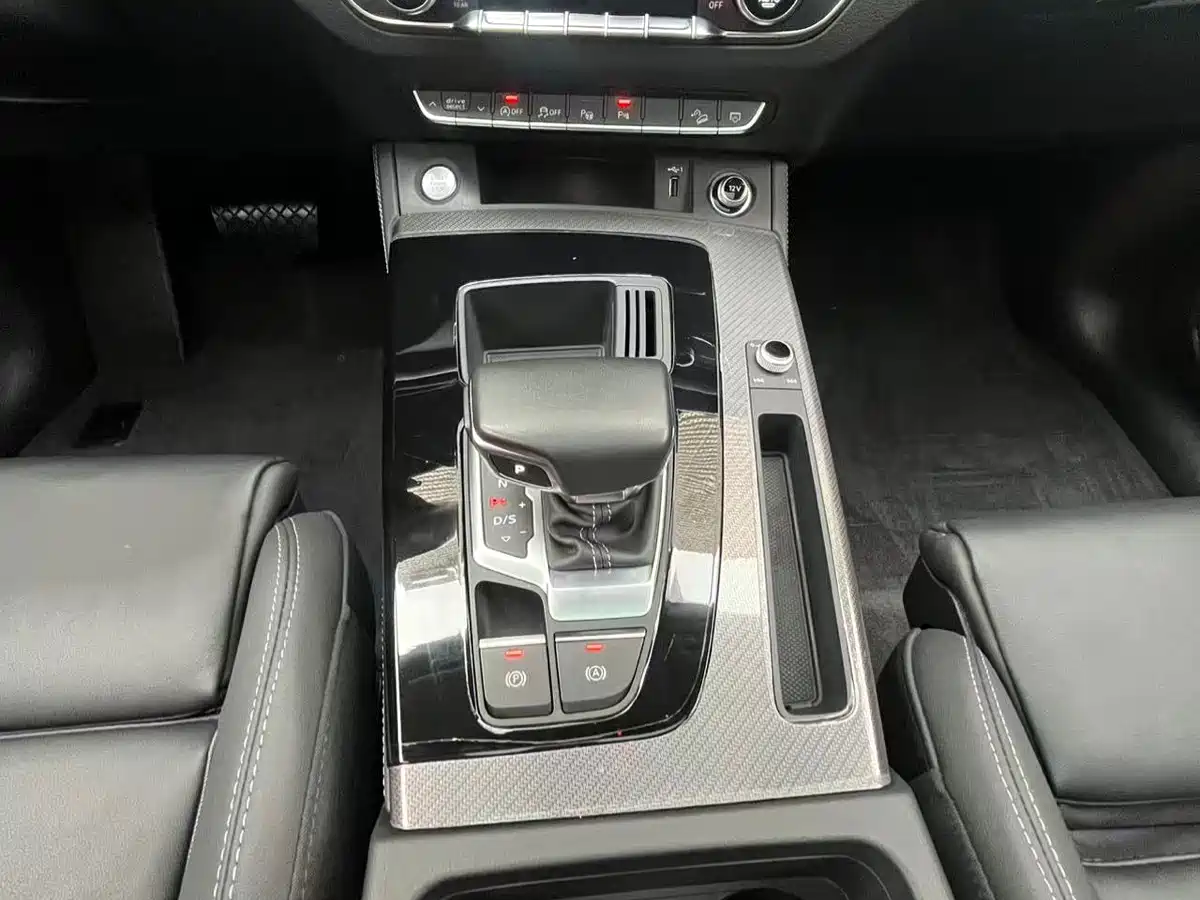 Audi Q5L 2022 40T Luxury Dynamic фото 8