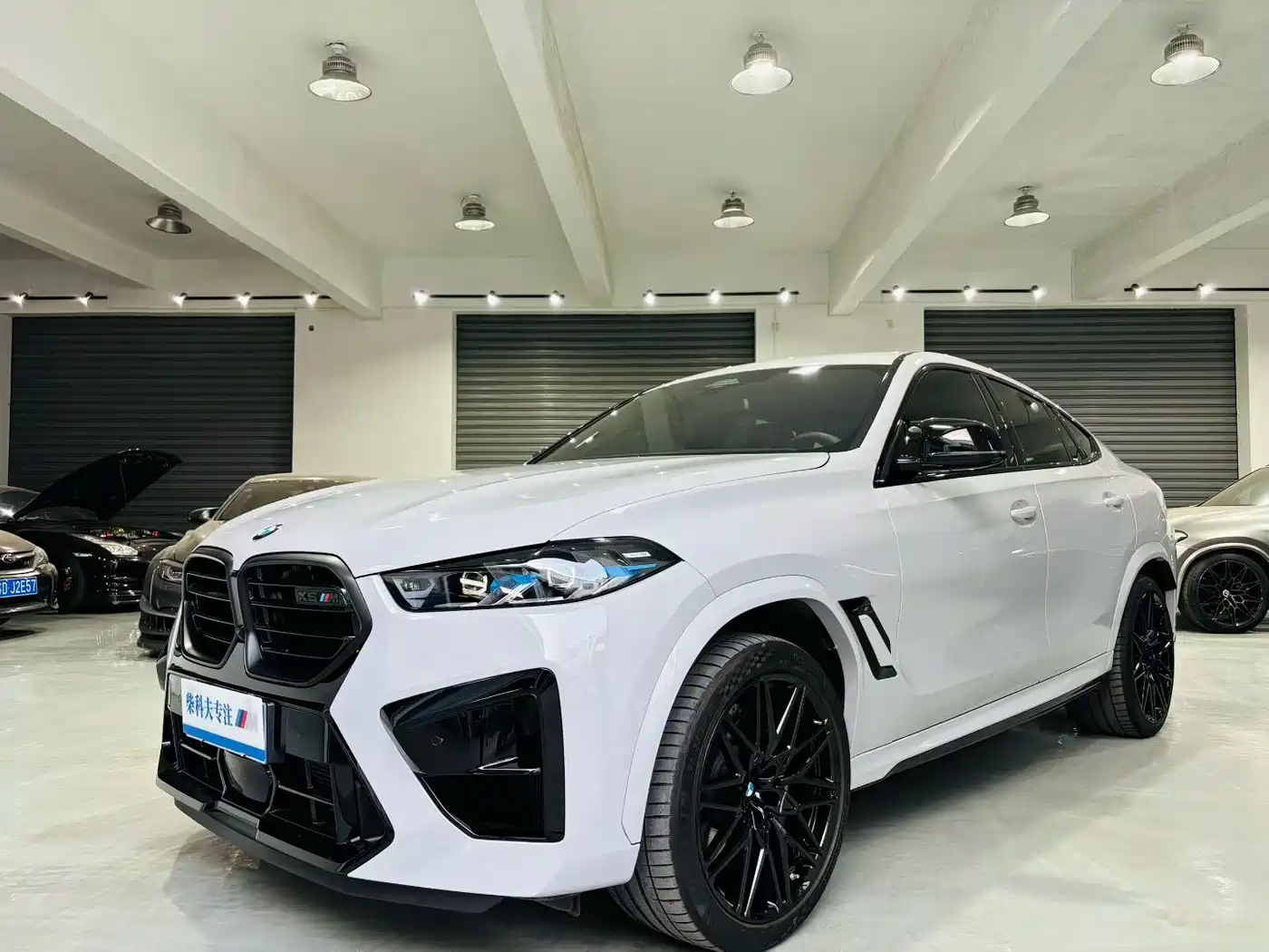 BMW X6 M 2023 Model X6 M Thunder Edition фото 3