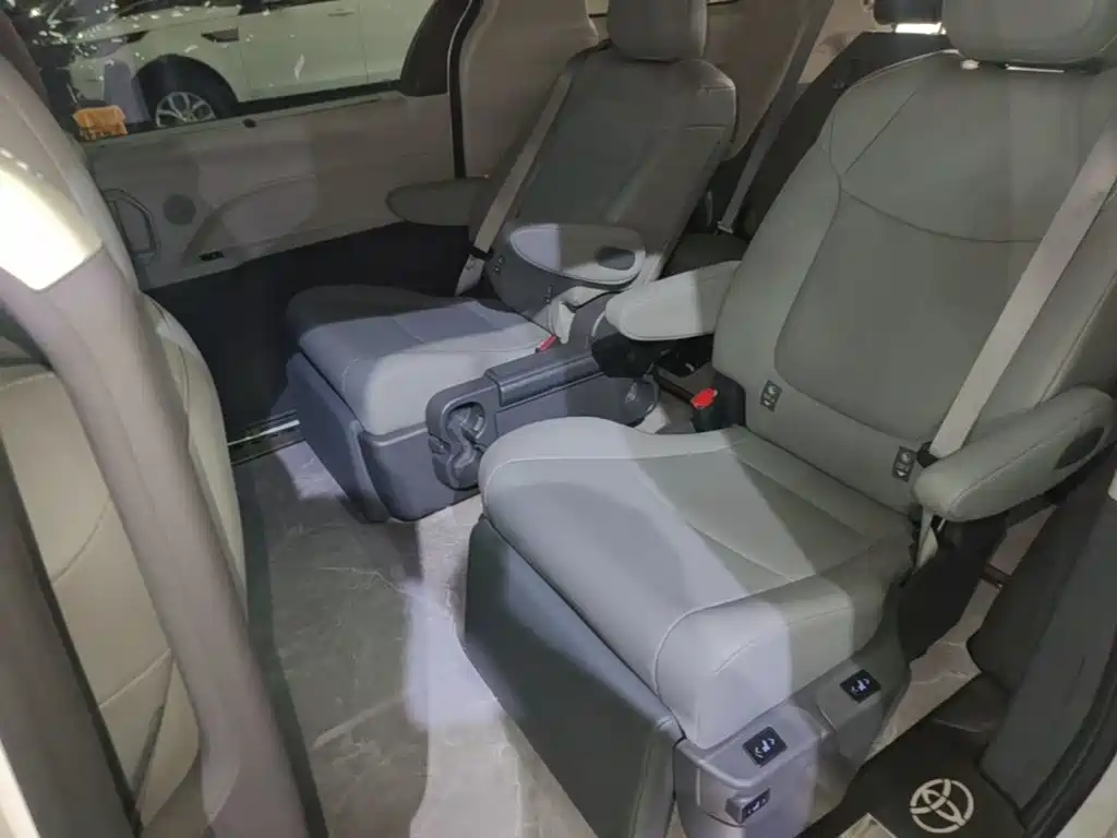 Фото 17 - Toyota Granvia