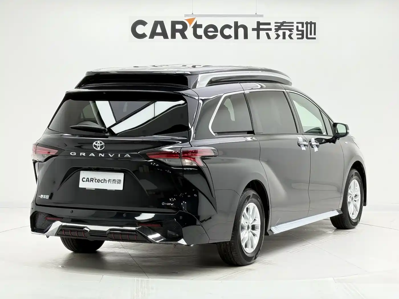 Toyota Granvia 2024 2.5L Hybrid Comfort фото 6