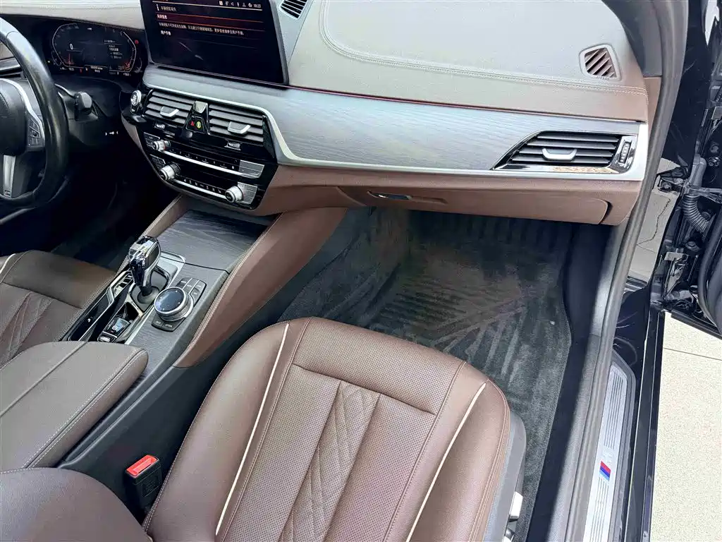 BMW 5 Series 2022 Model Second Facelift 530Li Leading M Sport Package фото 26