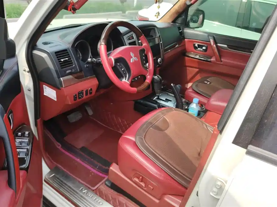 Mitsubishi Pajero 2006 Model 3.8L AT GLS фото 9