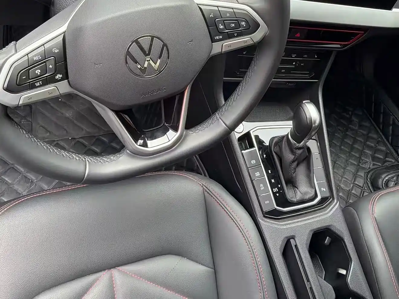 Volkswagen Lavida 2023 Model 300TSI DSG Starlight Leading Edition фото 9