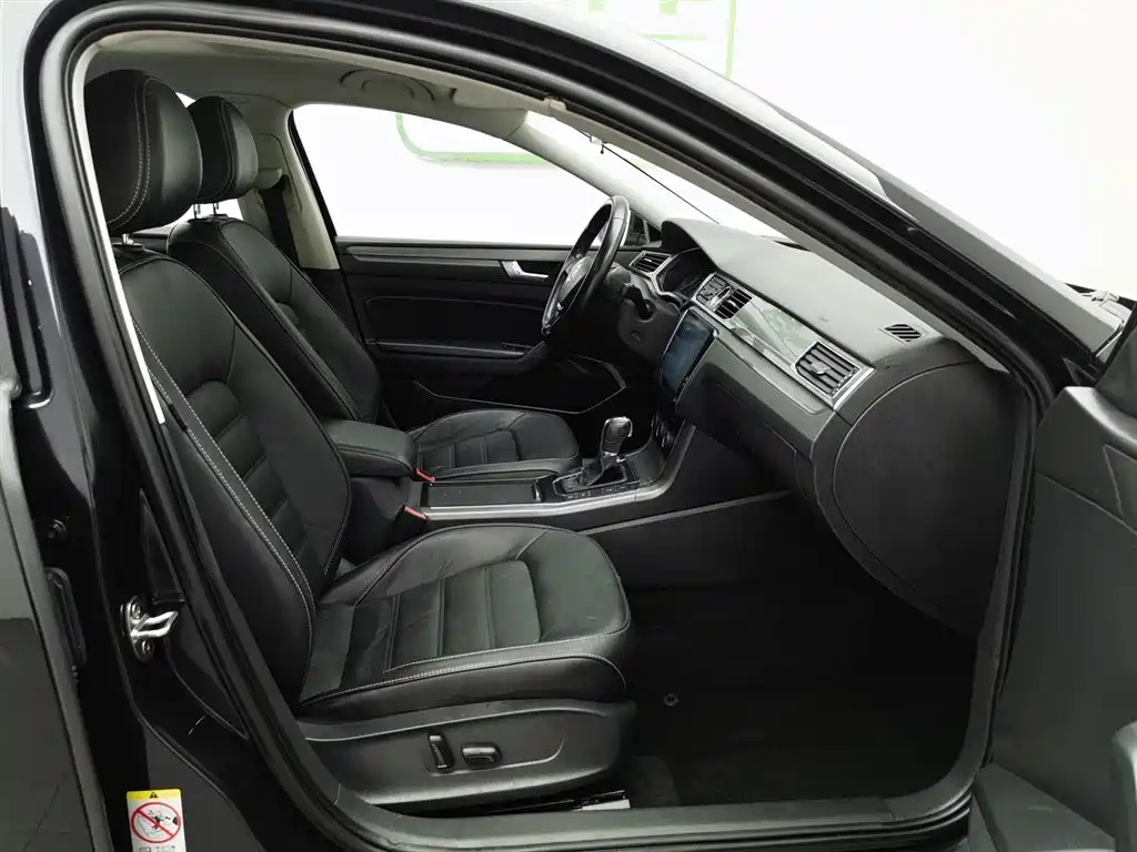 Volkswagen Passat 2017 280TSI DSG Prestige фото 23
