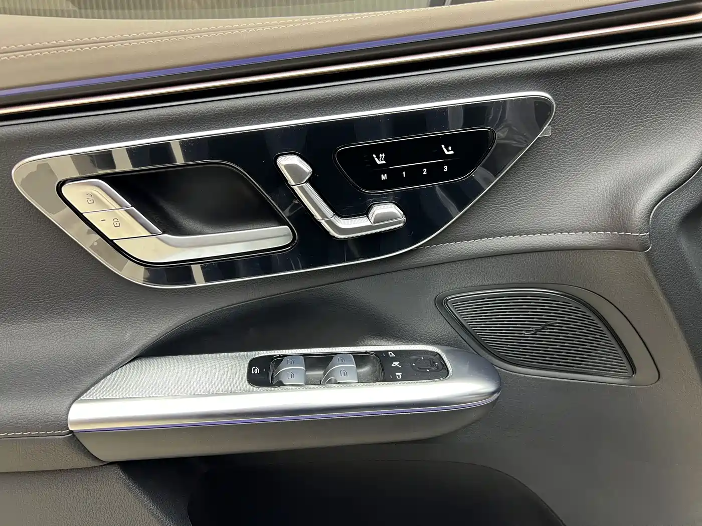 MERCEDES-BENZ EQE SUV