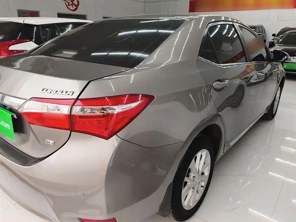 Toyota Corolla 2014 1.6L CVT GL-i Leather Edition фото 7