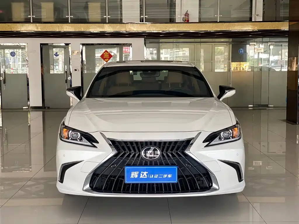 Lexus ES 2023 200 Excellence Edition фото 2