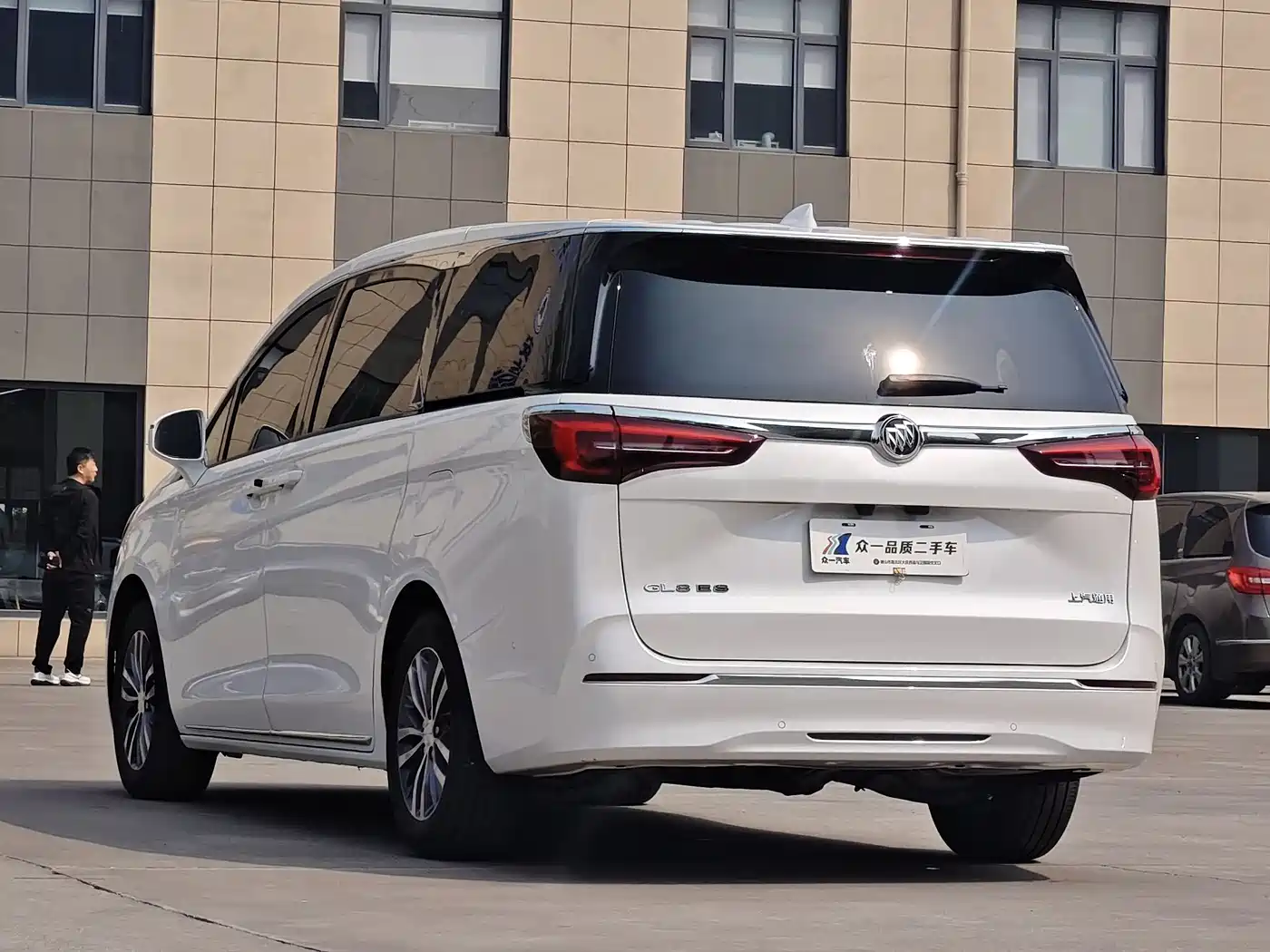 Buick GL8 2023 ES Landmaster Exclusive фото 4