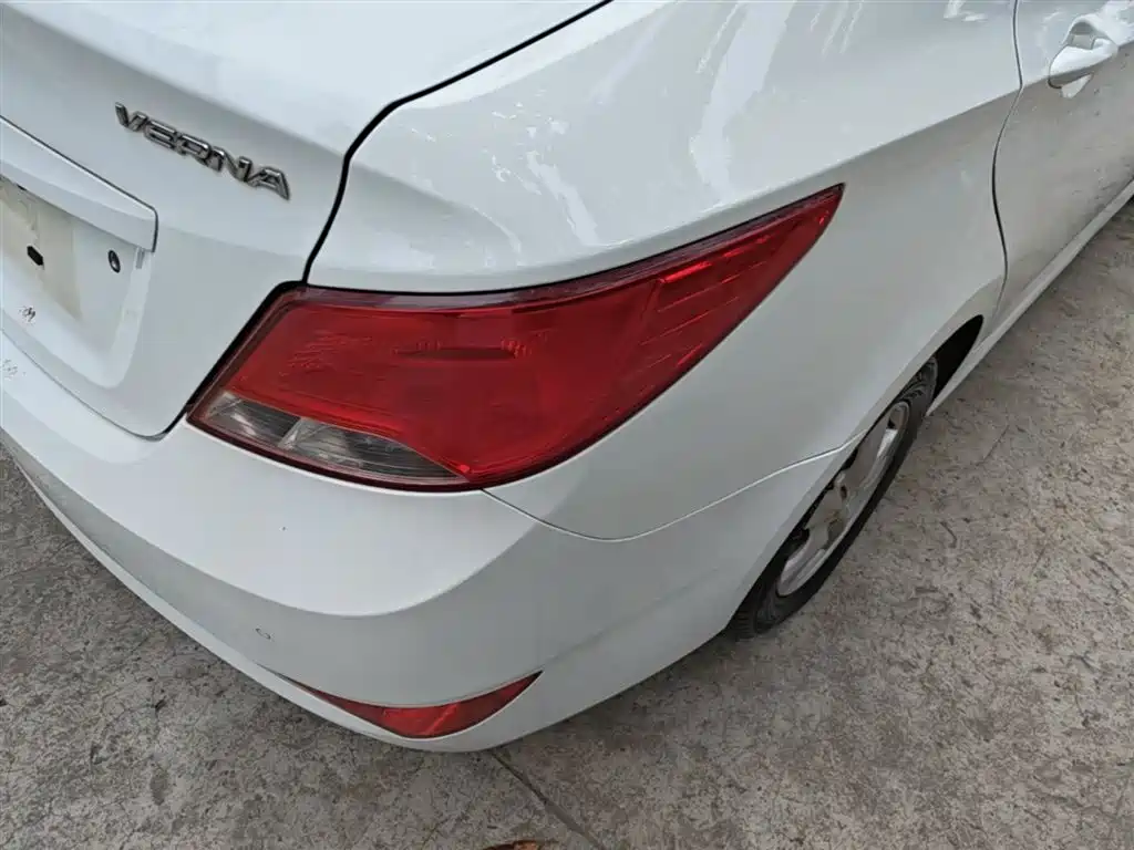 Hyundai Verna 2014 1.4L Manual Smart GLS фото 8