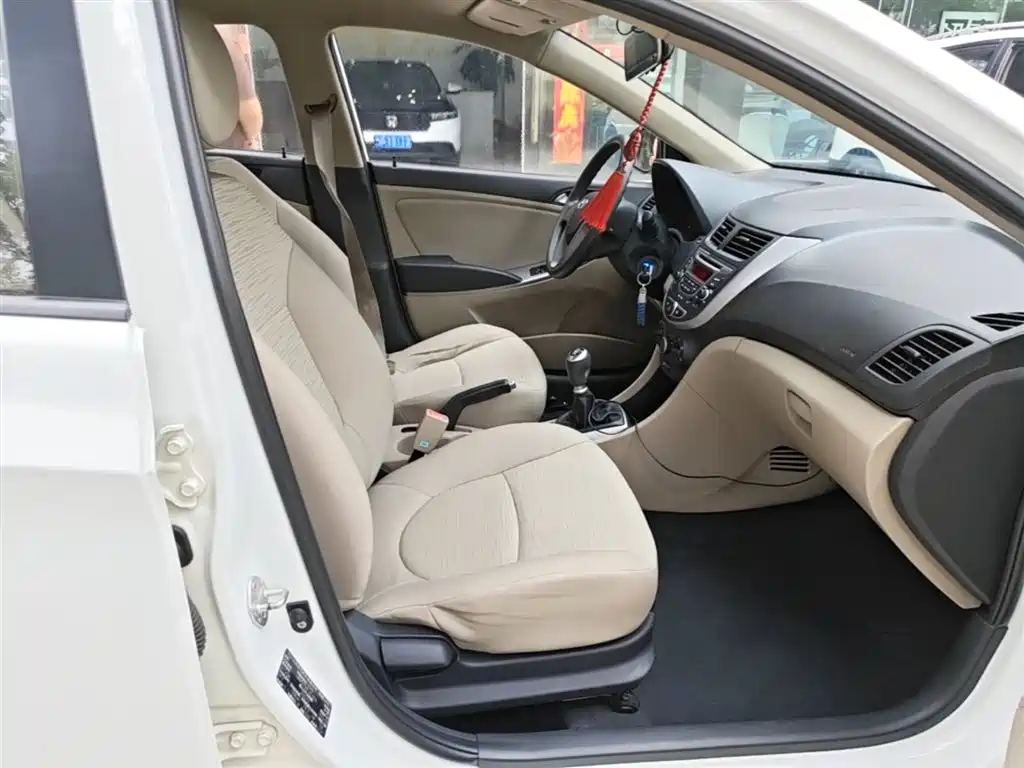 Hyundai Verna 2014 1.4L Manual Smart GLS фото 24
