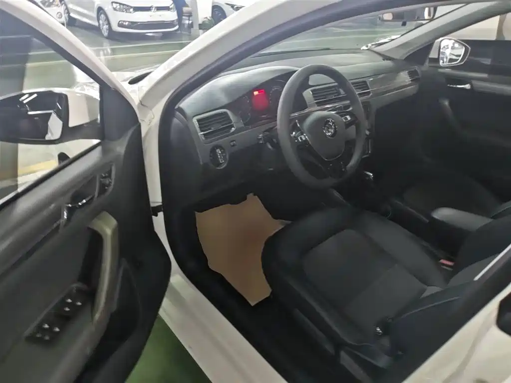 Volkswagen Santana 2016 1.6L Automatic Comfort Edition фото 16