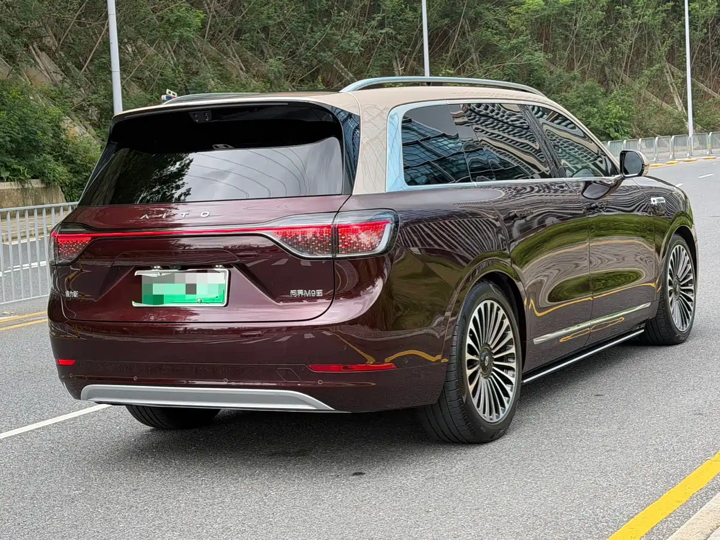 AITO Wenjie AITO M9 2025 Pure Electric Ultra 100kWh 6-Seater фото 4