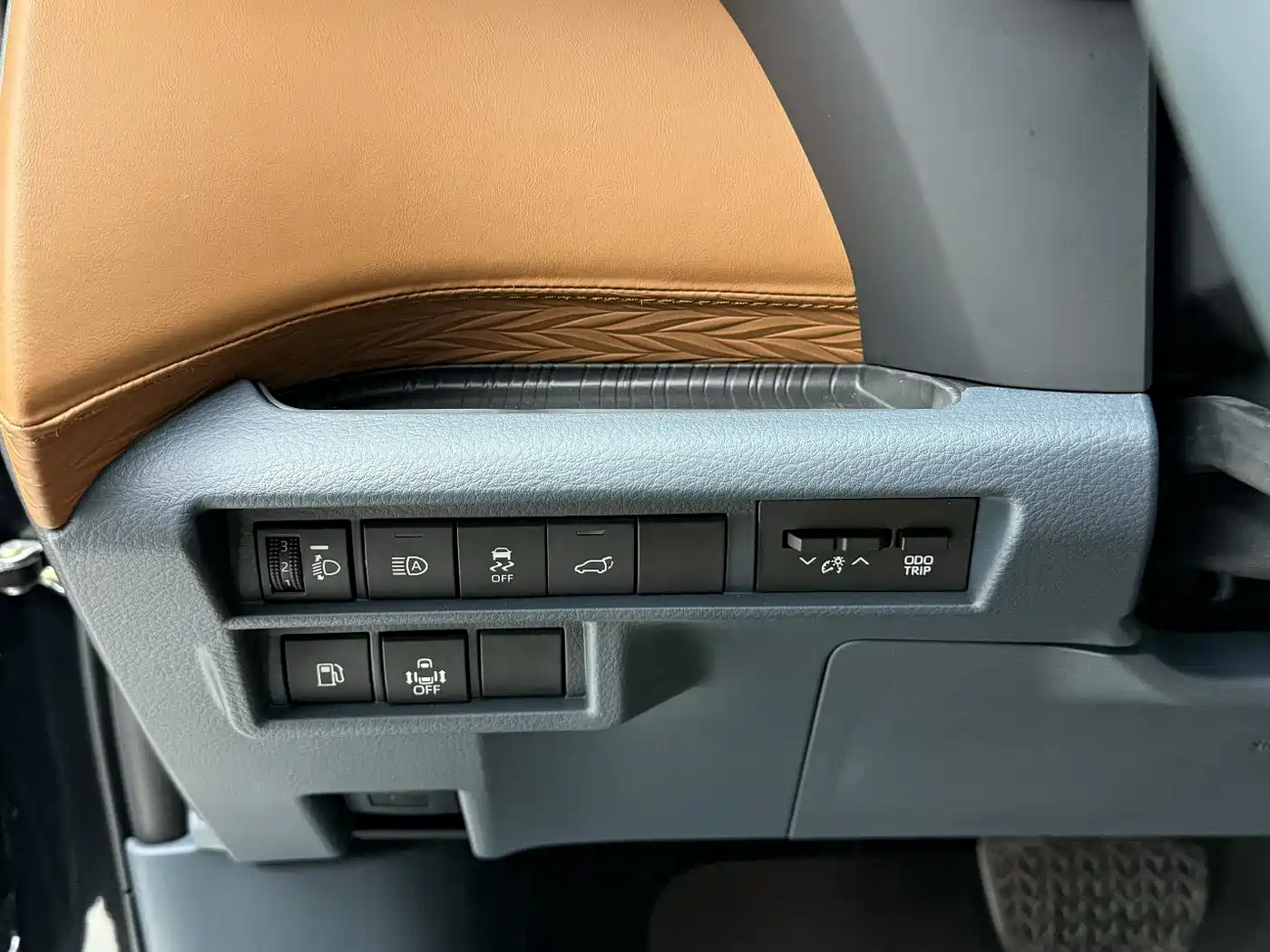 Toyota Granvia 2024 2.5L Hybrid Comfort фото 16