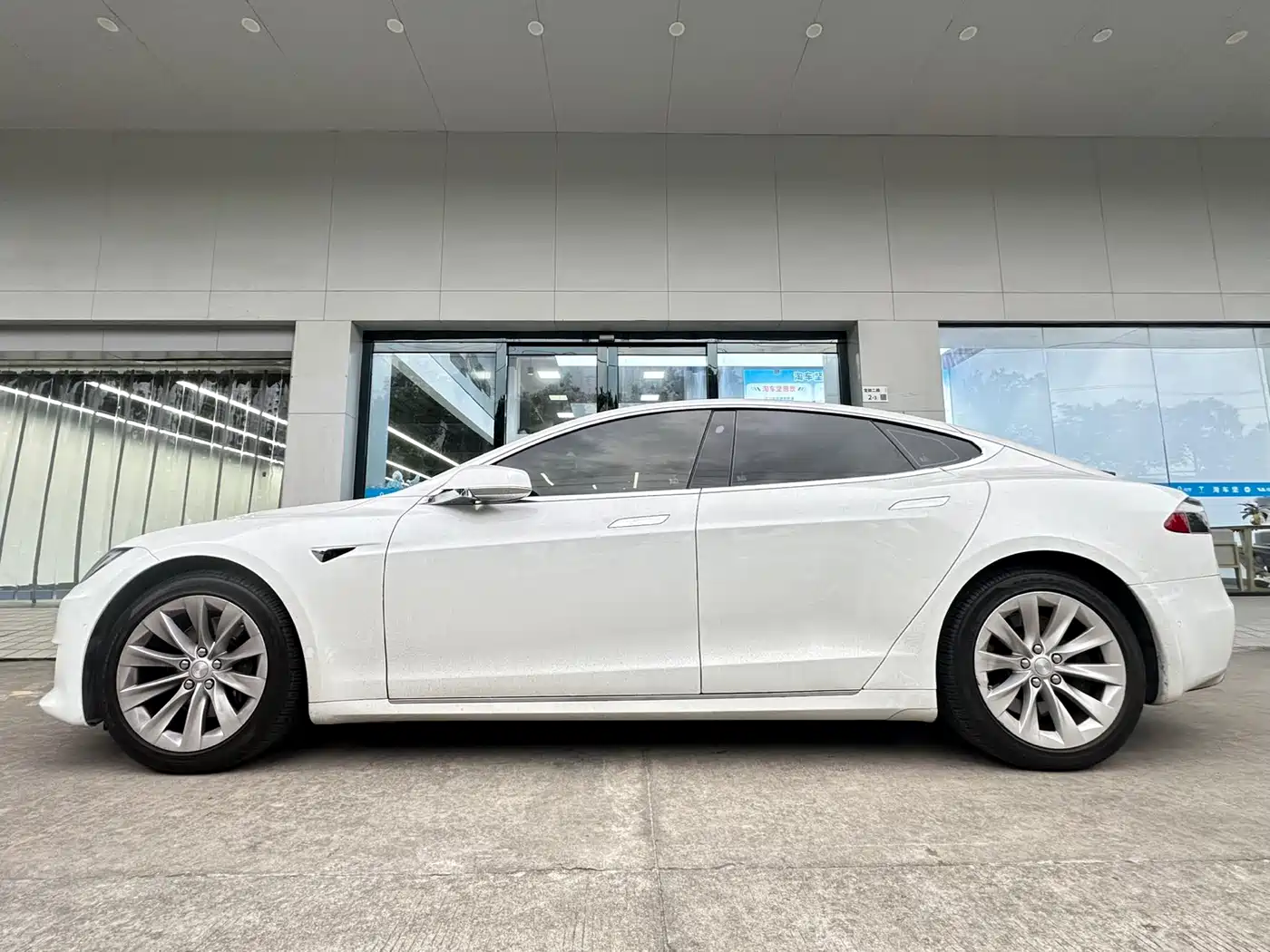 TESLA MODEL S