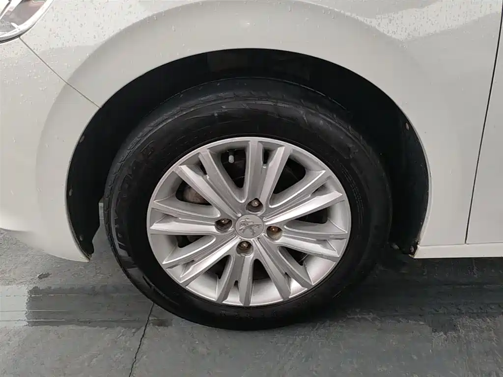Peugeot 301 2014 1.6L Manual Luxury Edition фото 23