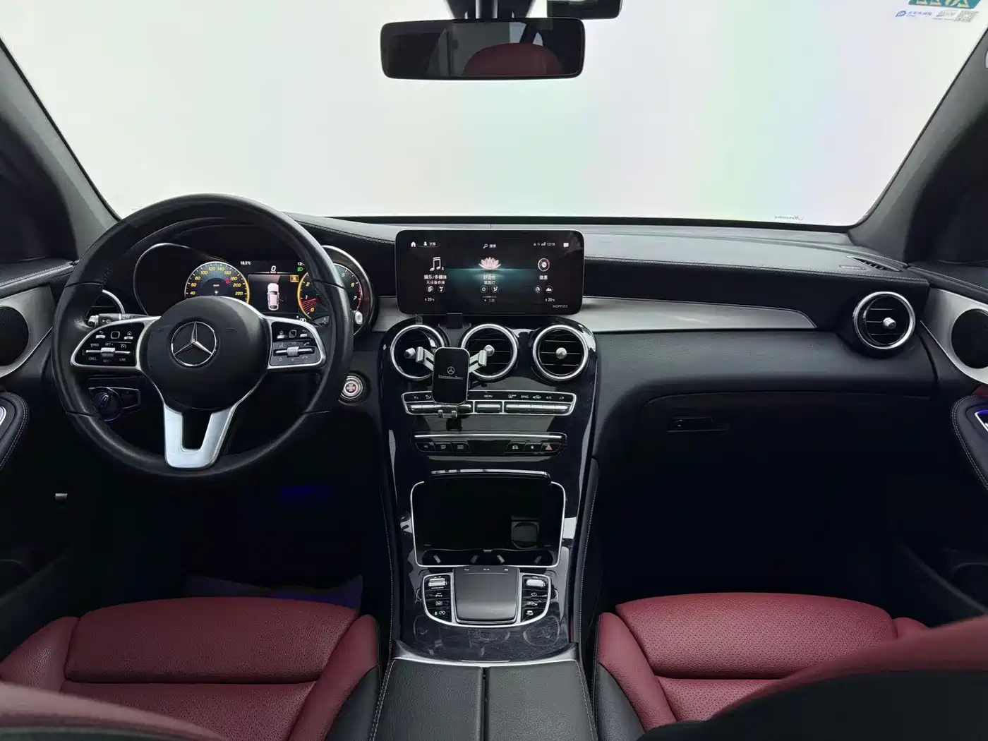 Mercedes-Benz GLC Coupe 2020 GLC 260 4MATIC Coupe SUV фото 5