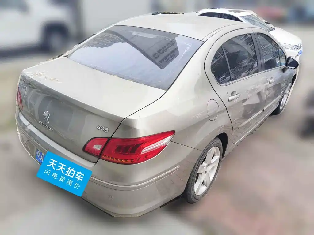 Фото 2 - Peugeot 408