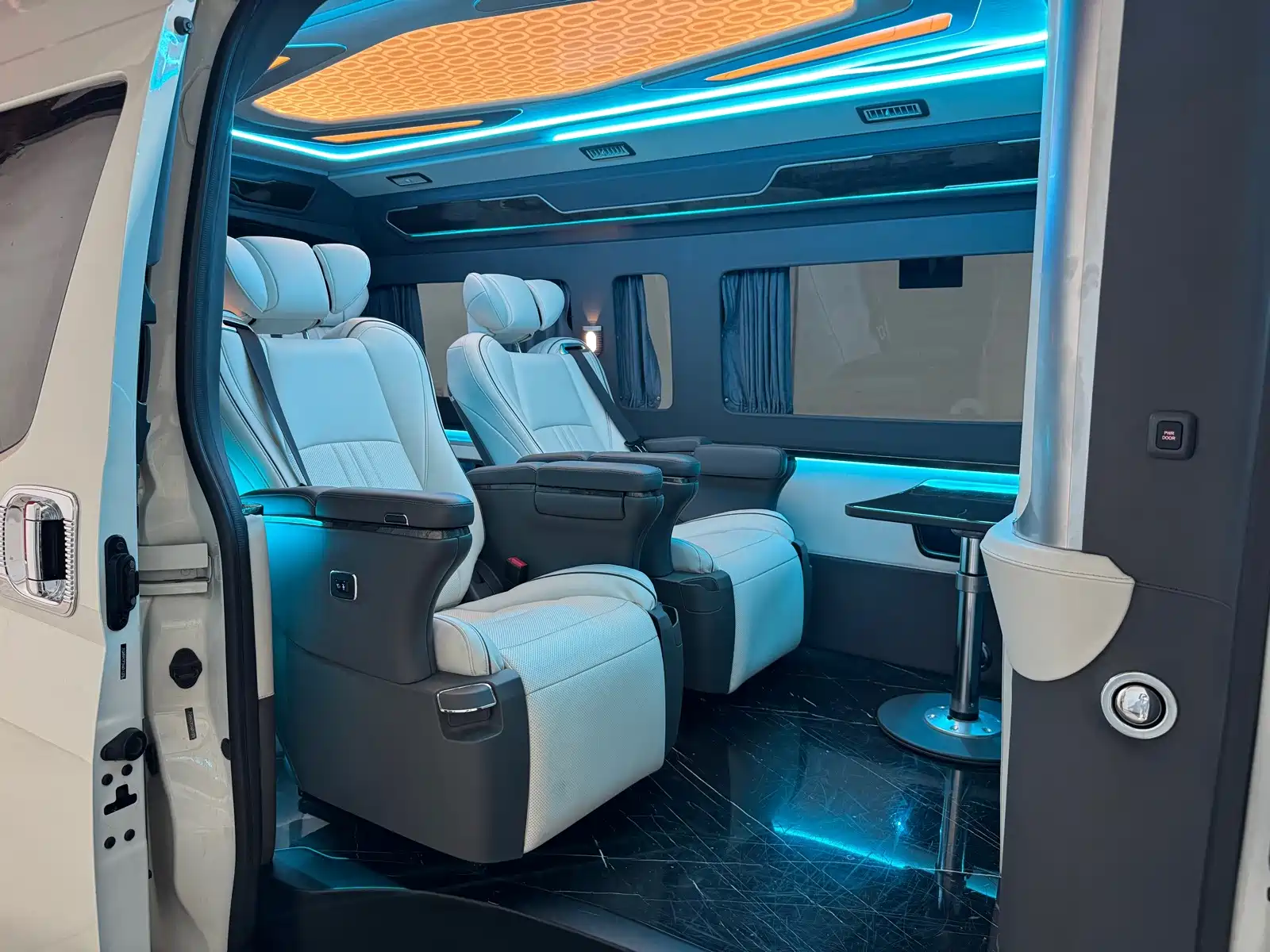 صورة 9 - Toyota HIACE