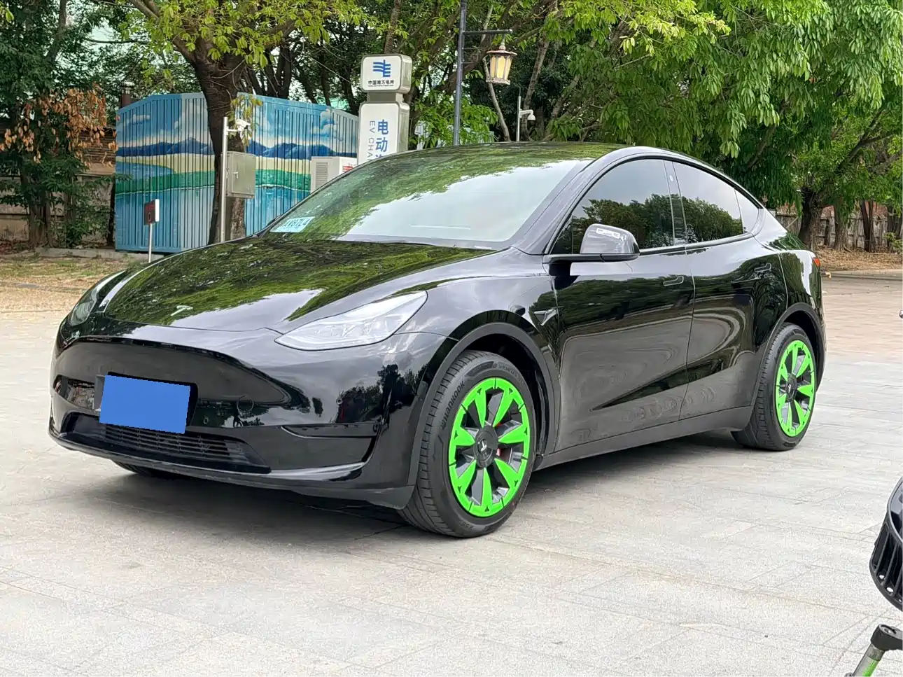 TESLA MODEL Y