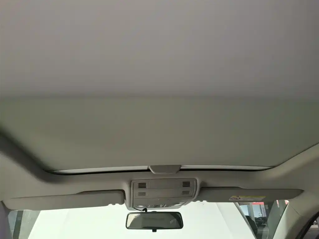 Volkswagen Polo 2019 Plus 1.5L Automatic Colorful Tech Edition фото 18