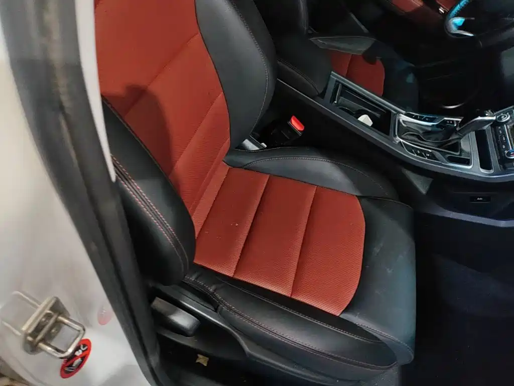 Фото 25 - Geely Vision S1