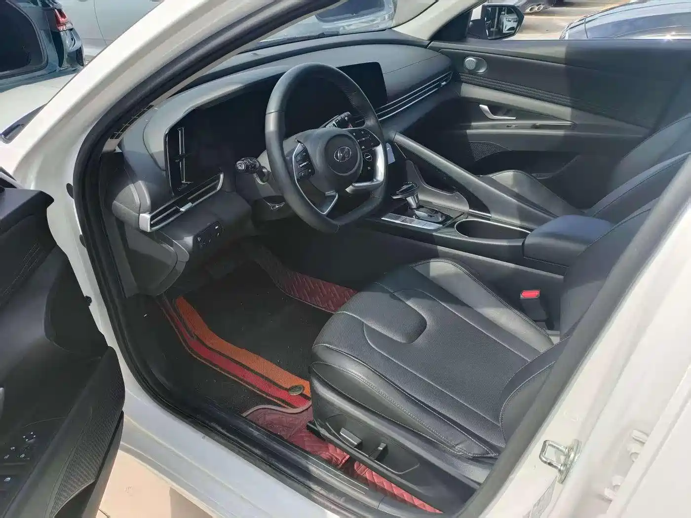 Hyundai Elantra 2022 1.5L CVT GLX Elite Edition фото 3