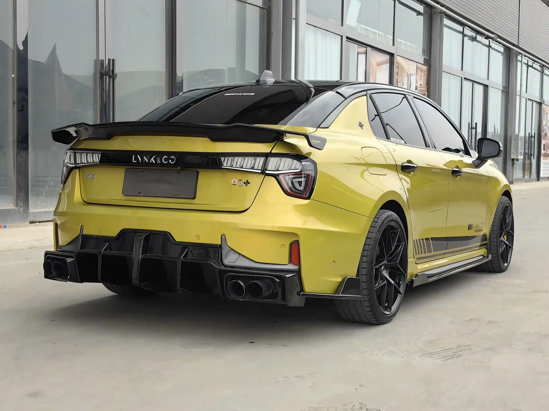 Фото 4 - Lynk & Co 03