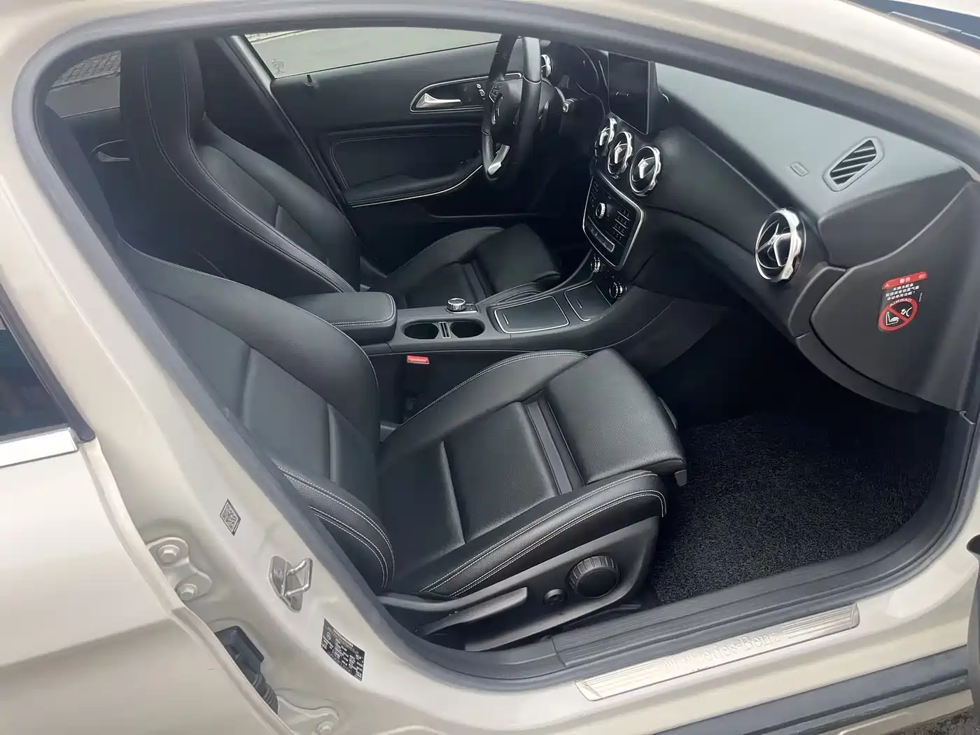 Mercedes-Benz GLA 2018 GLA 200 Dynamic фото 9