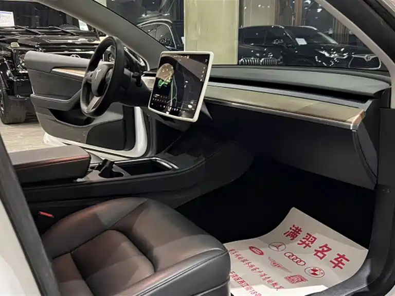 Фото 17 - Tesla Model 3