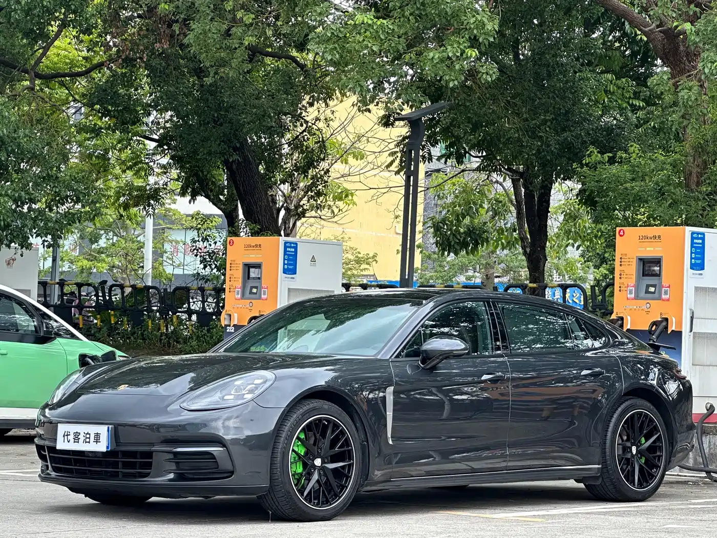 Фото 1 - Porsche Panamera