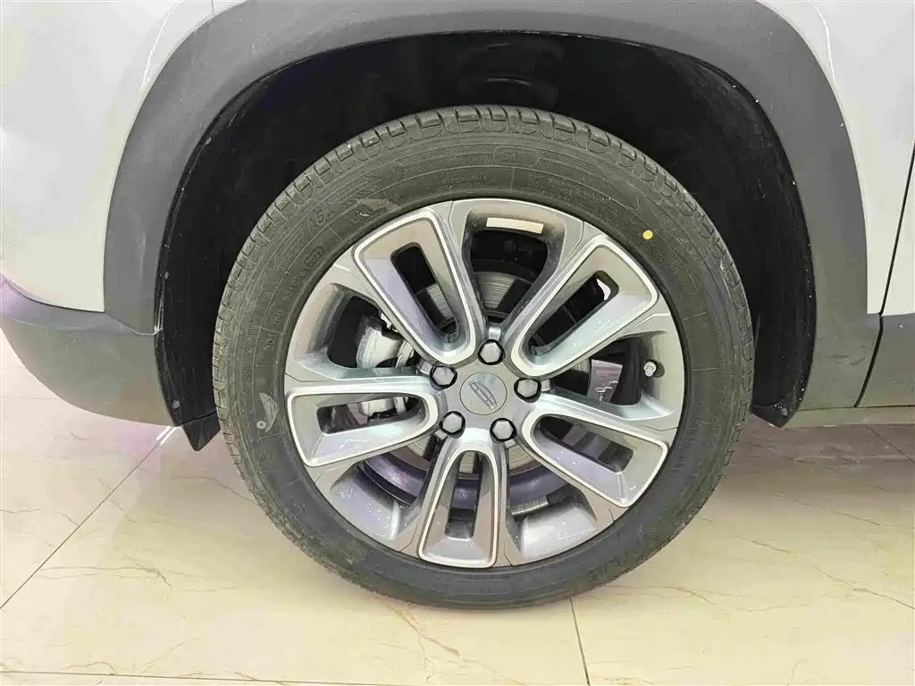 Фото 14 - Geely ICON