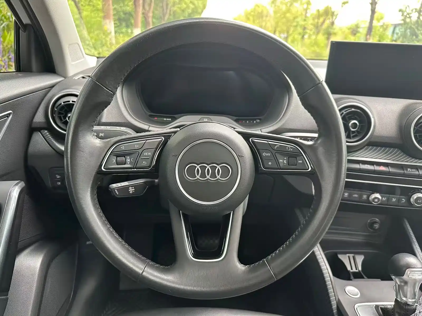 Фото 28 - Audi Q2L e-tron