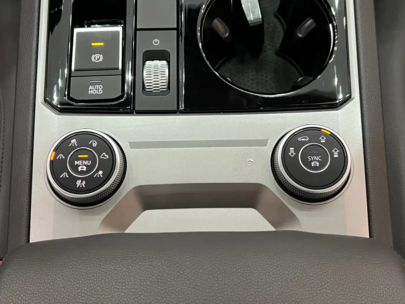 Volkswagen Touareg 2019 3.0TSI Sharp Edge Edition China V фото 14
