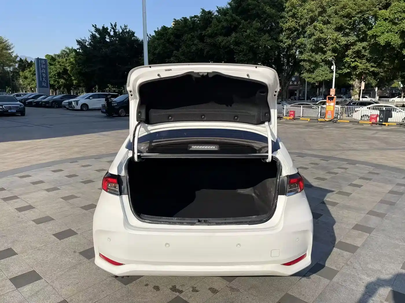 Toyota Corolla 2019 1.2T S-CVT GL Pioneer Edition фото 12