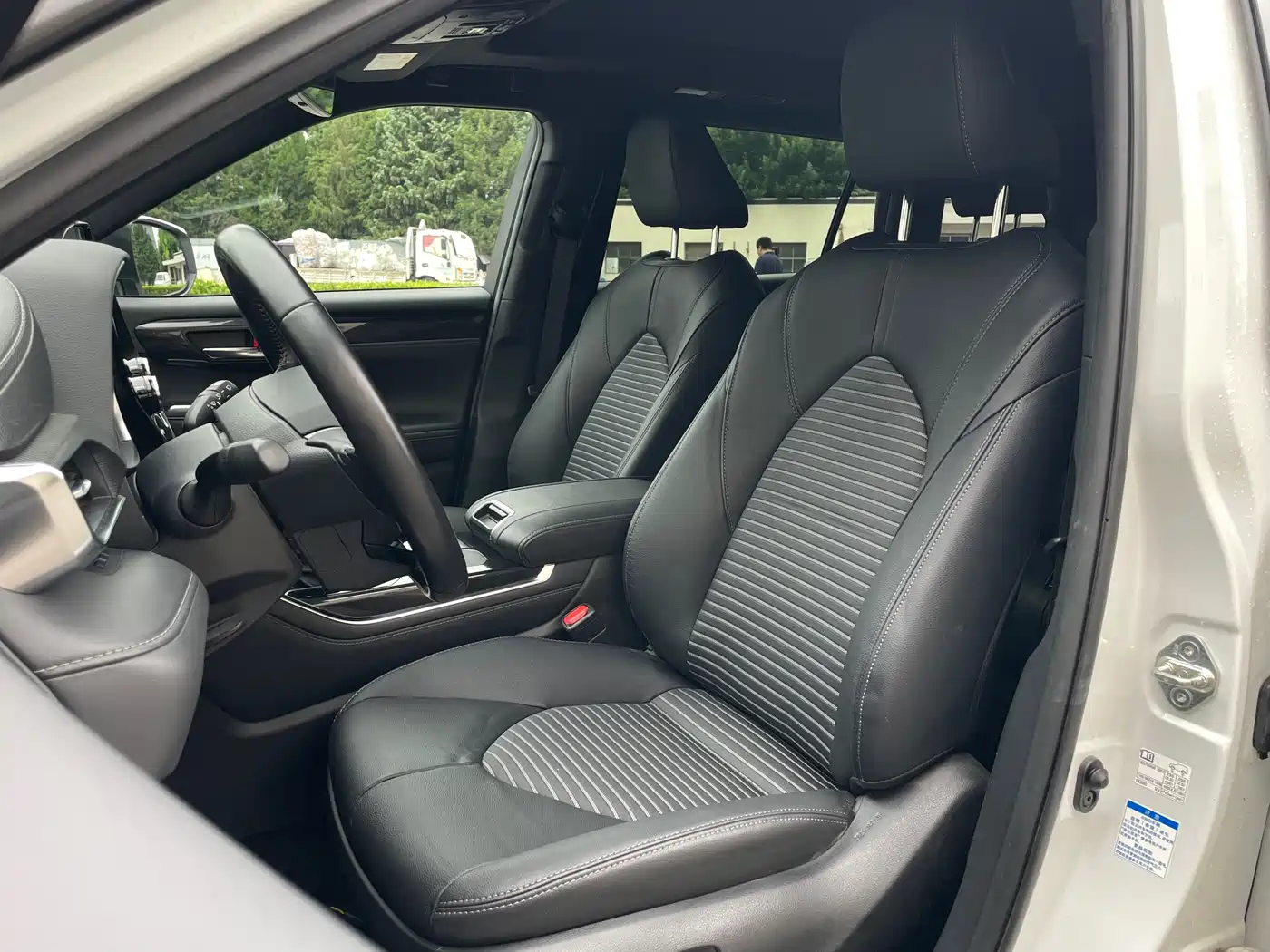 Toyota Crown Kluger 2022 2.5L HEV 4WD Premium Edition фото 10