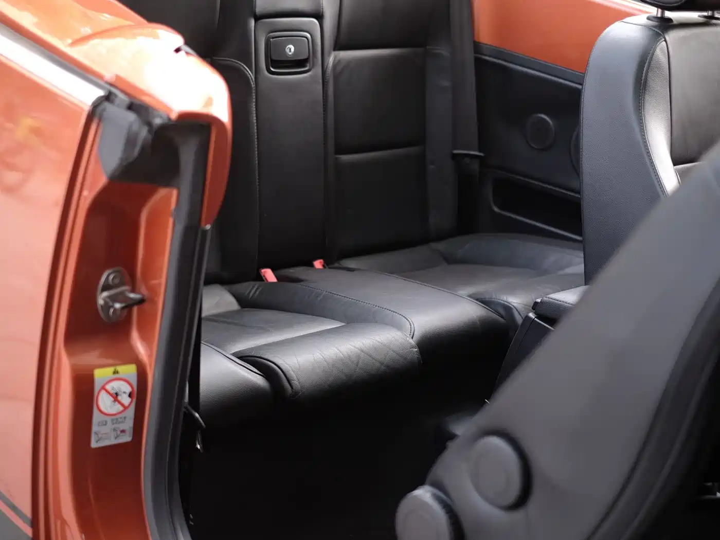 Volkswagen Beetle 2010 Model 2.0 BlackOrange Convertible Luxury Edition фото 59