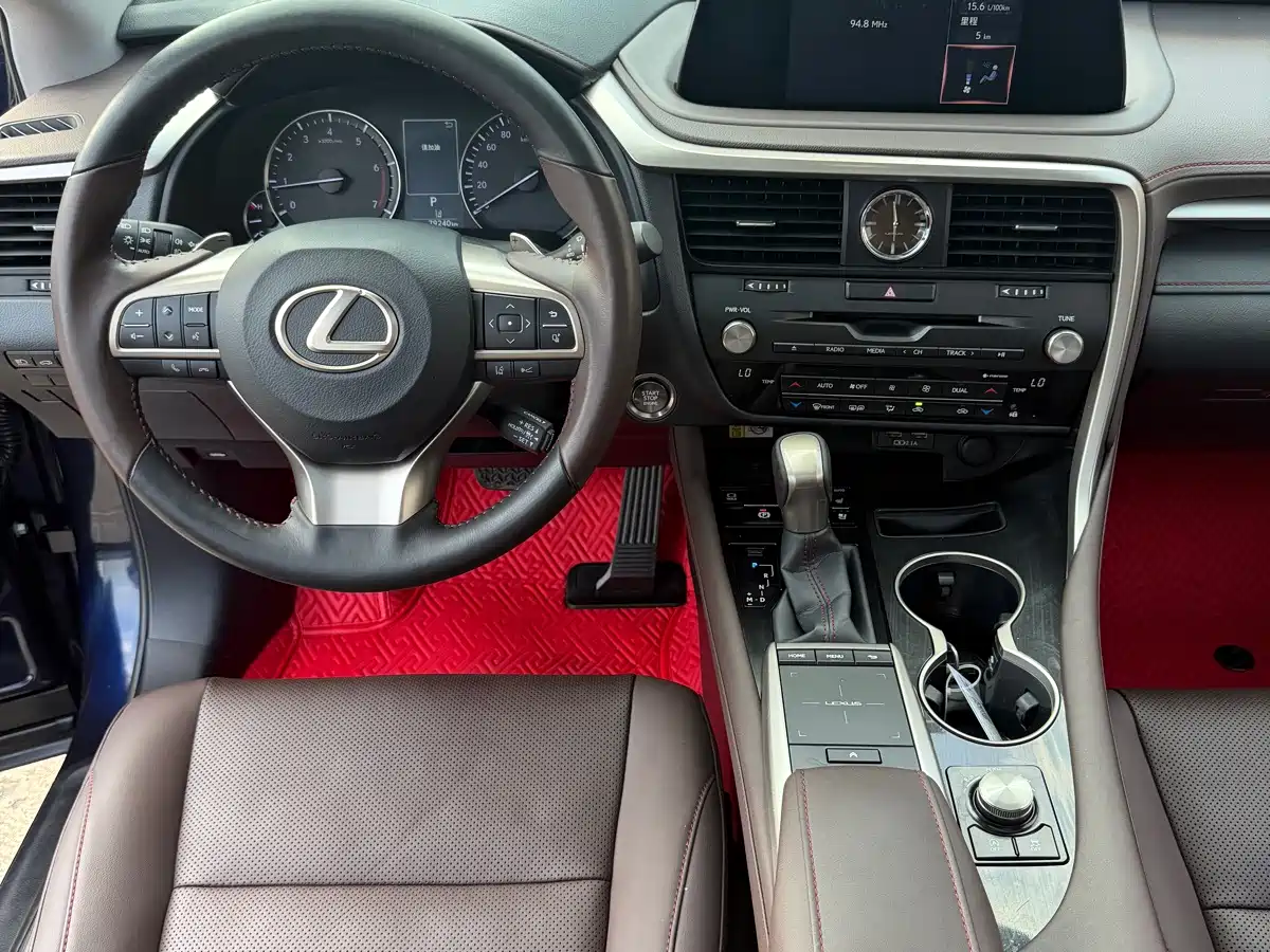 Фото 8 - Lexus RX
