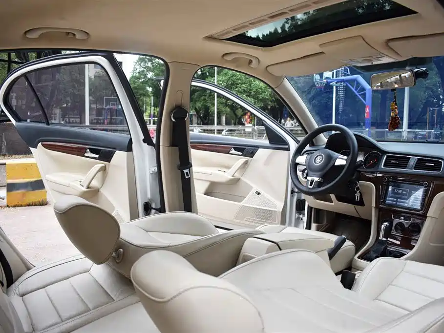 Volkswagen Lavida 2013 Facelift Classic 1.6L Automatic Comfort фото 12