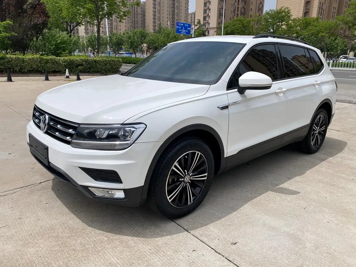 VOLKSWAGEN TIGUAN L