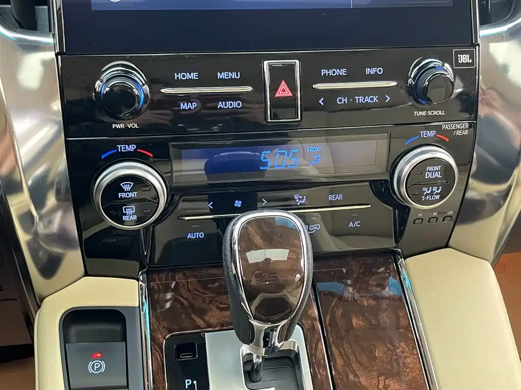 Toyota Alphard 2021 Hybrid 2.5L Luxury фото 25