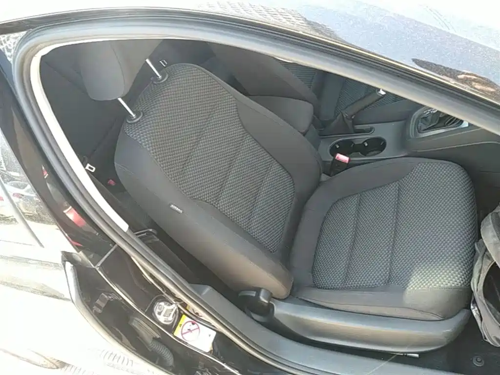 Volkswagen Sagitar 2014 Facelift 1.6L Automatic Leading Version фото 25