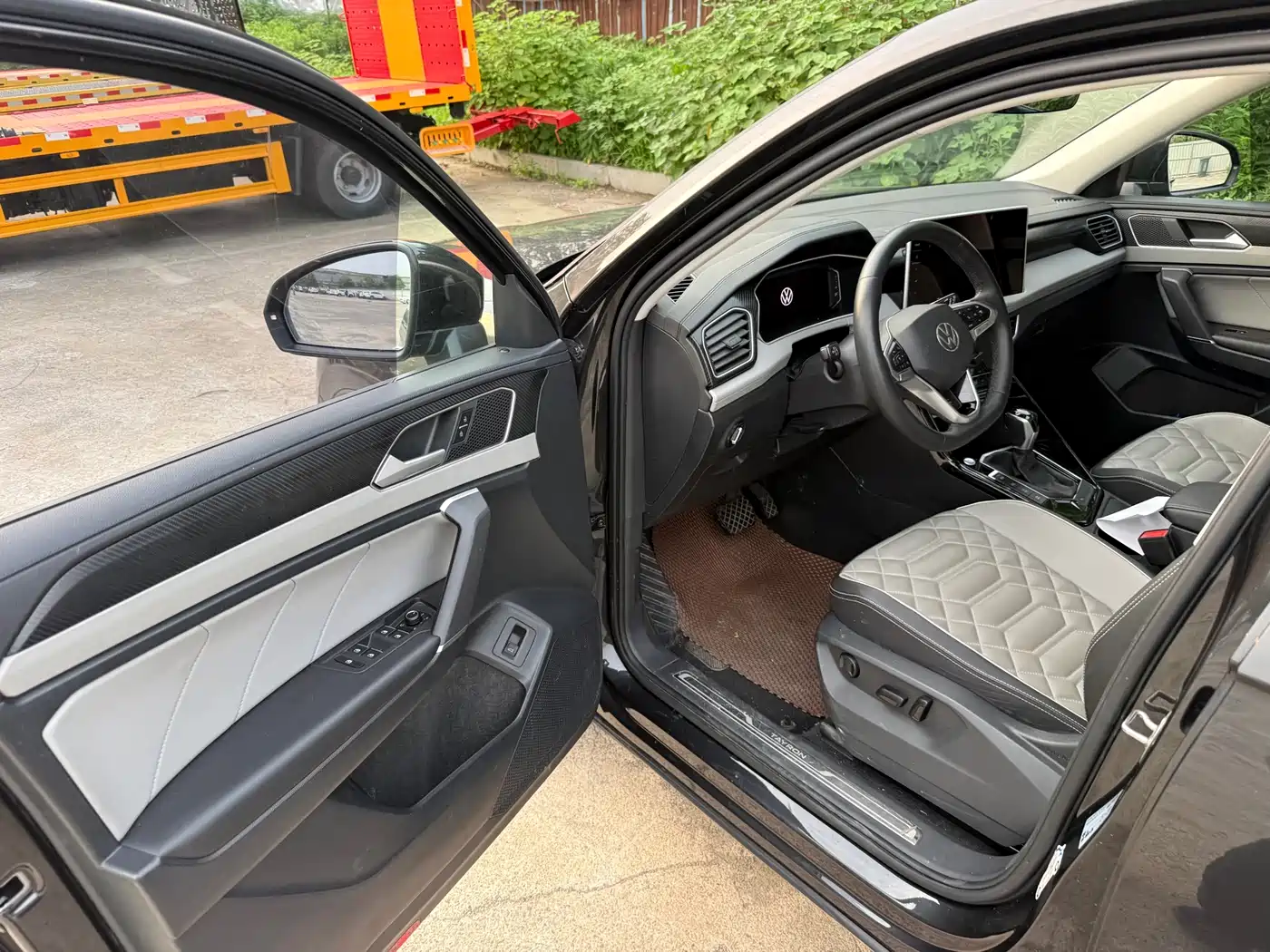 Volkswagen Tayron 2023 330TSI 2WD Luxury Plus Advanced Edition фото 3